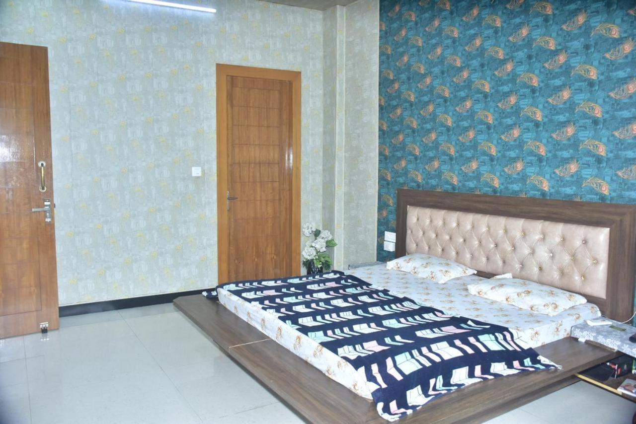 Shreshth Home Stay - Best Family Accommodation - 3Km From Har Ki Pauri, Haridwar, Uttarakhand Eksteriør billede