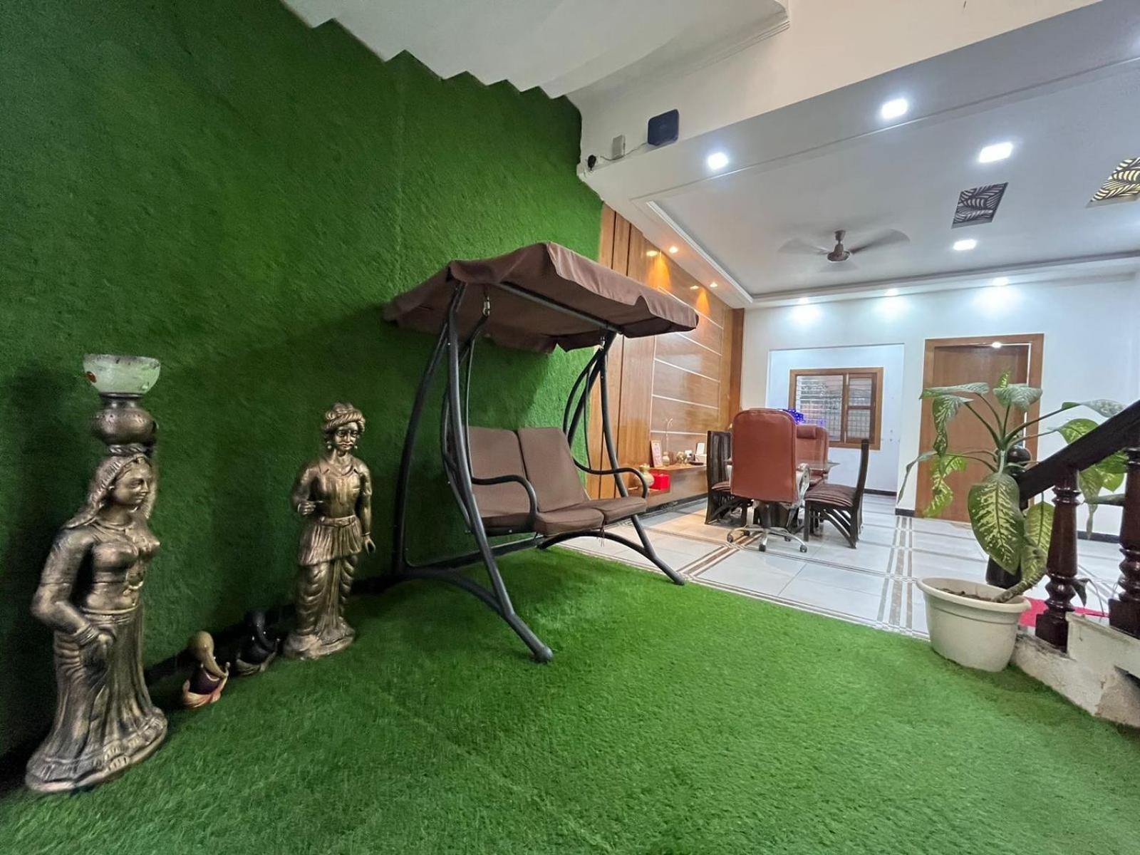 Shreshth Home Stay - Best Family Accommodation - 3Km From Har Ki Pauri, Haridwar, Uttarakhand Eksteriør billede