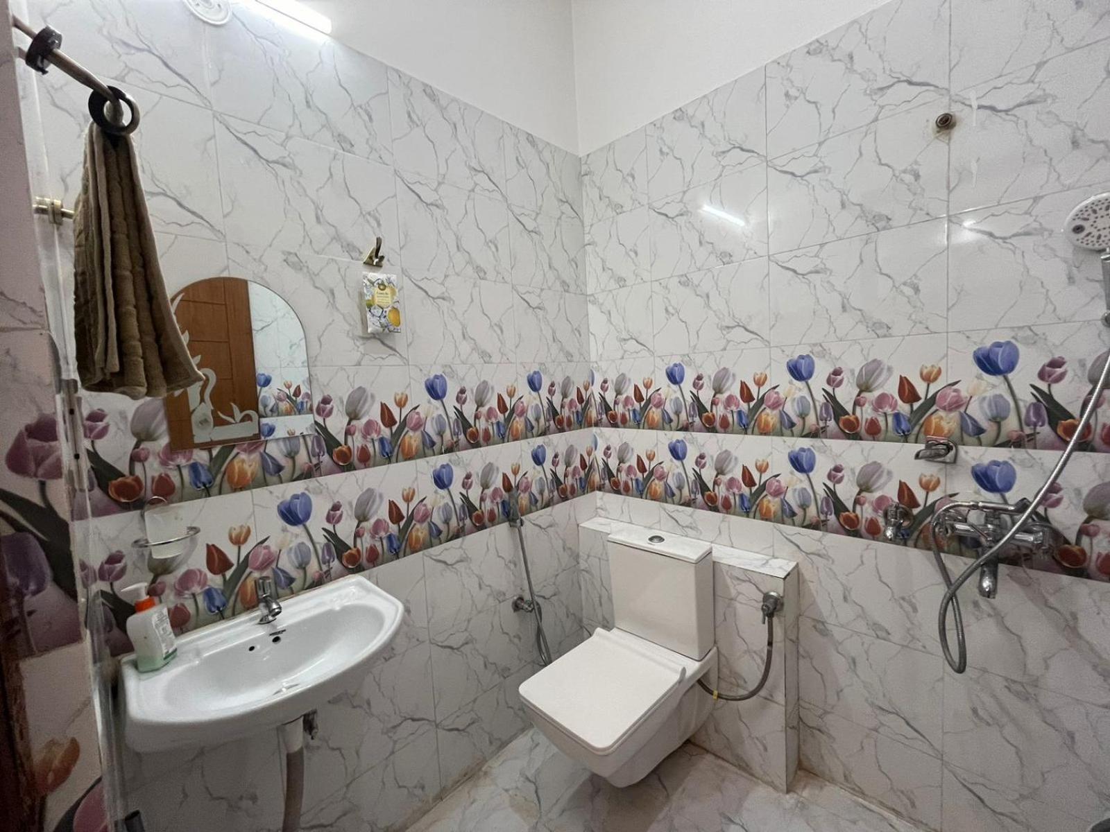 Shreshth Home Stay - Best Family Accommodation - 3Km From Har Ki Pauri, Haridwar, Uttarakhand Eksteriør billede