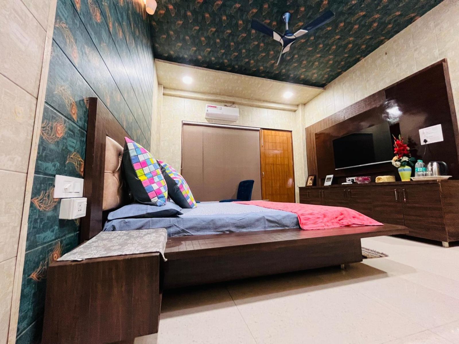 Shreshth Home Stay - Best Family Accommodation - 3Km From Har Ki Pauri, Haridwar, Uttarakhand Eksteriør billede