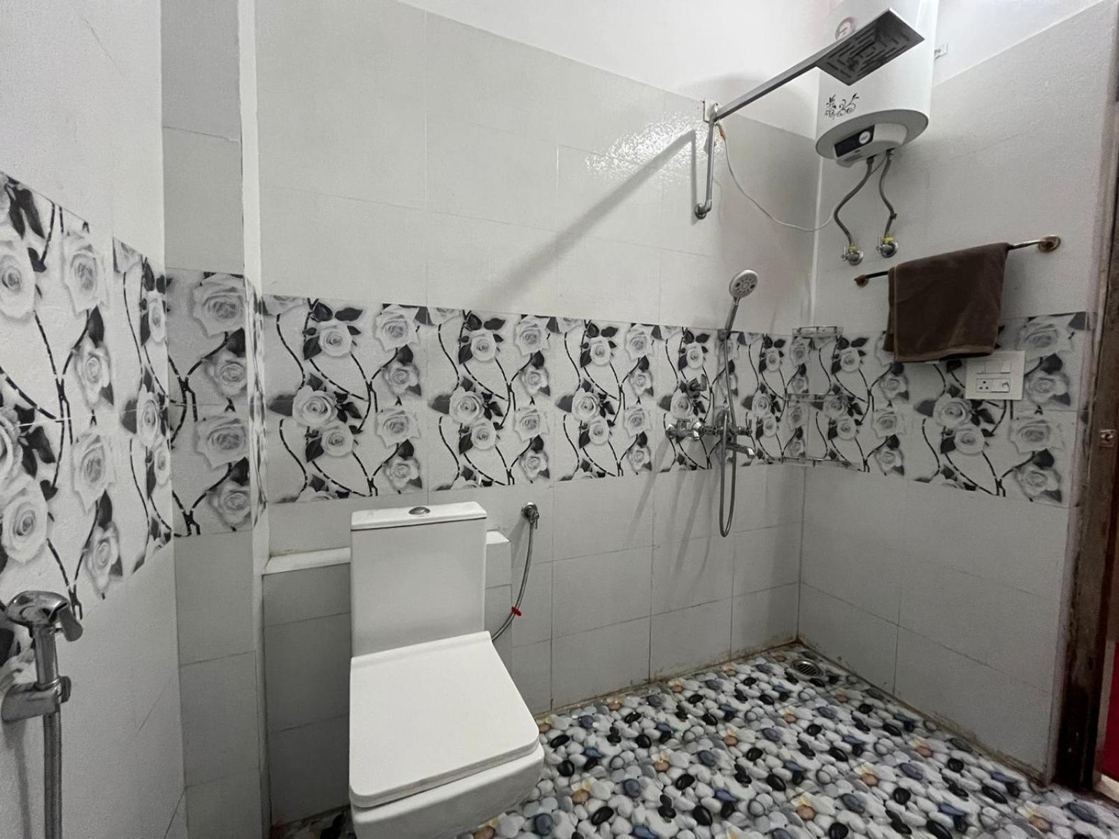 Shreshth Home Stay - Best Family Accommodation - 3Km From Har Ki Pauri, Haridwar, Uttarakhand Eksteriør billede