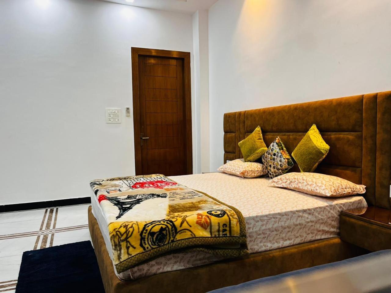 Shreshth Home Stay - Best Family Accommodation - 3Km From Har Ki Pauri, Haridwar, Uttarakhand Eksteriør billede