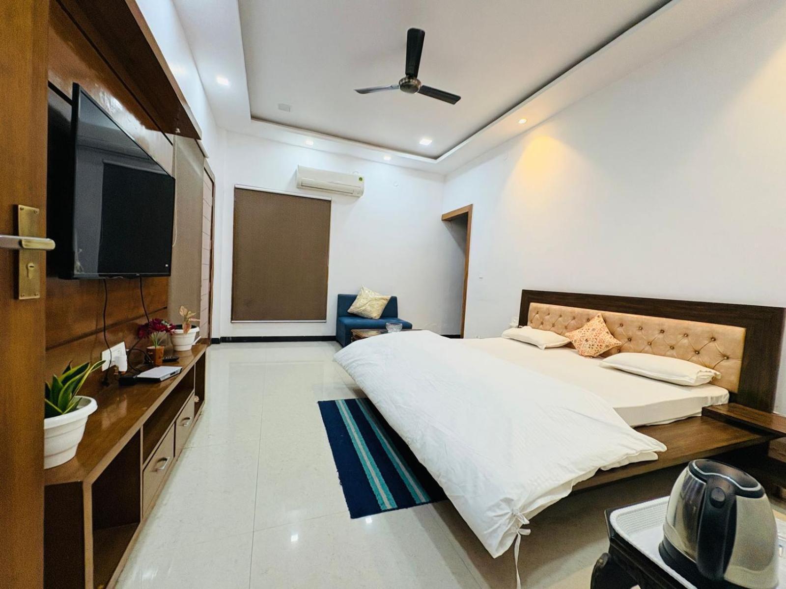 Shreshth Home Stay - Best Family Accommodation - 3Km From Har Ki Pauri, Haridwar, Uttarakhand Eksteriør billede