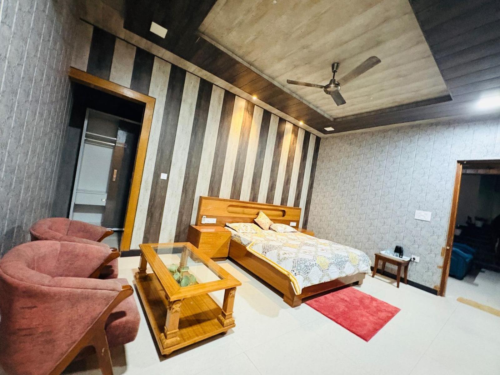 Shreshth Home Stay - Best Family Accommodation - 3Km From Har Ki Pauri, Haridwar, Uttarakhand Eksteriør billede