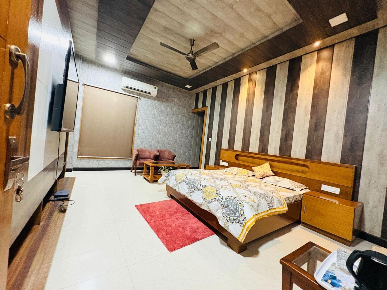 Shreshth Home Stay - Best Family Accommodation - 3Km From Har Ki Pauri, Haridwar, Uttarakhand Eksteriør billede